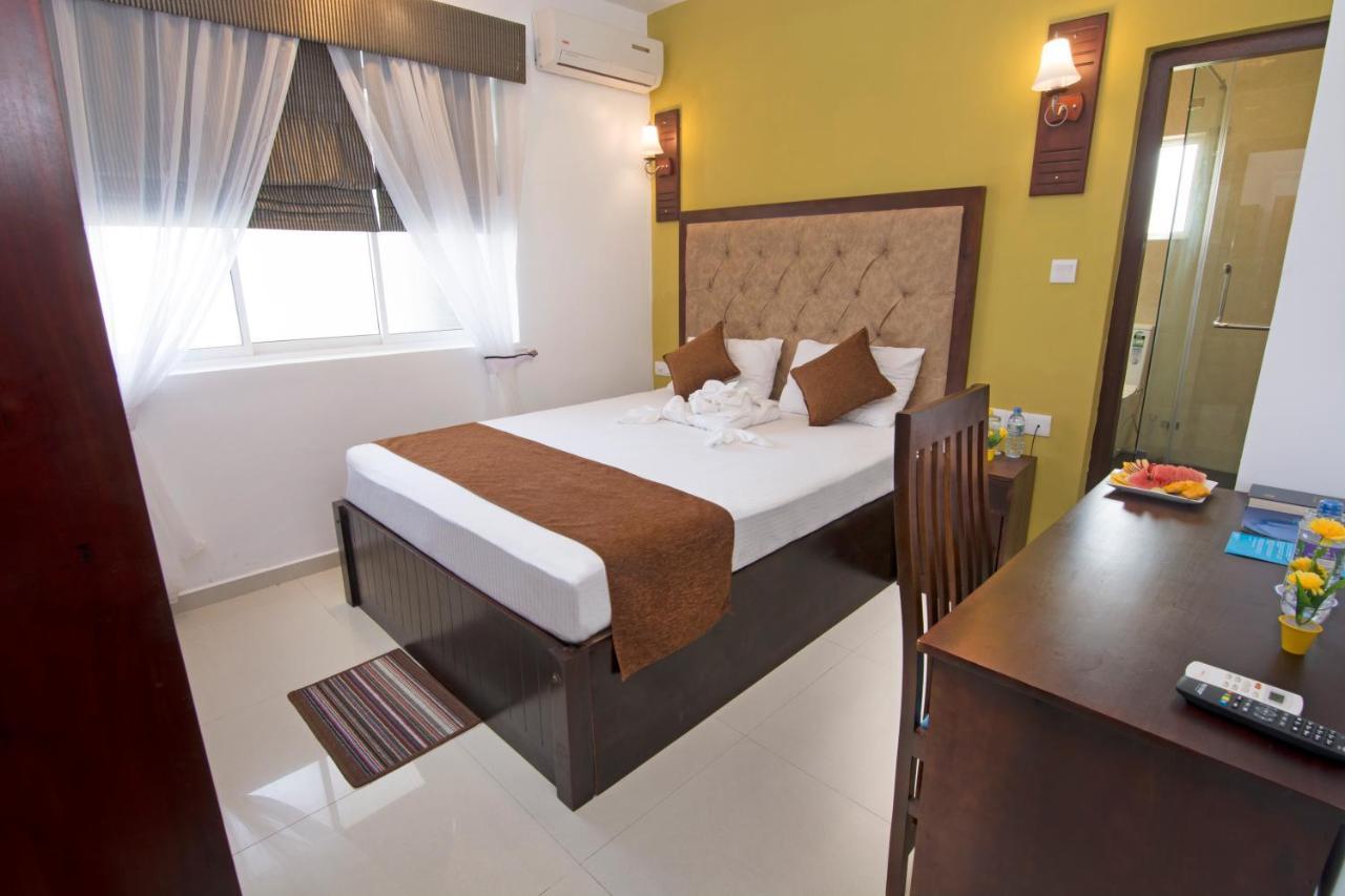 Mount Breeze Hotel Dehiwala-Mount Lavinia Bagian luar foto