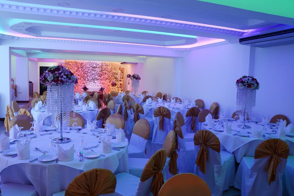 Mount Breeze Hotel Dehiwala-Mount Lavinia Bagian luar foto