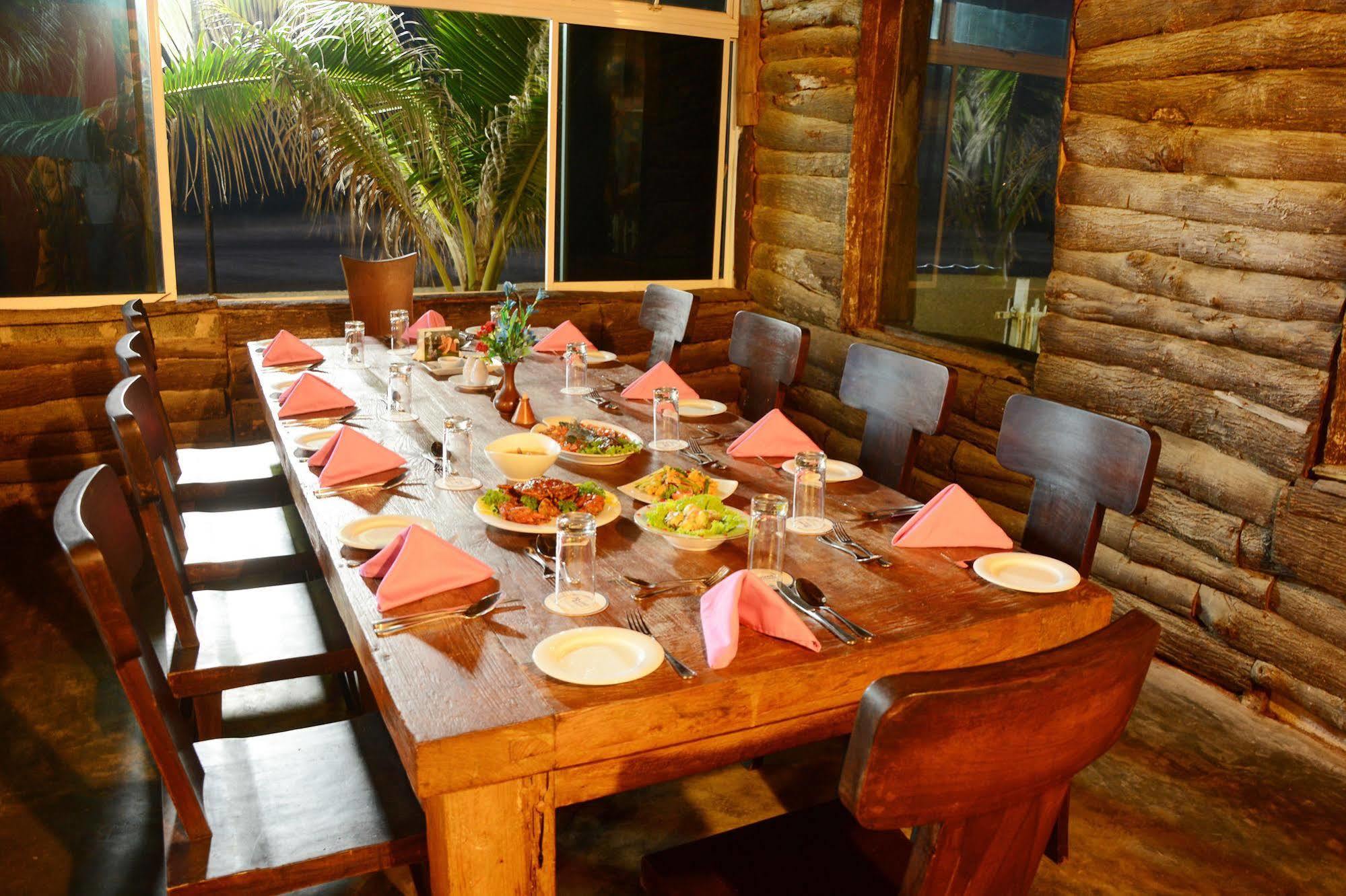Mount Breeze Hotel Dehiwala-Mount Lavinia Bagian luar foto