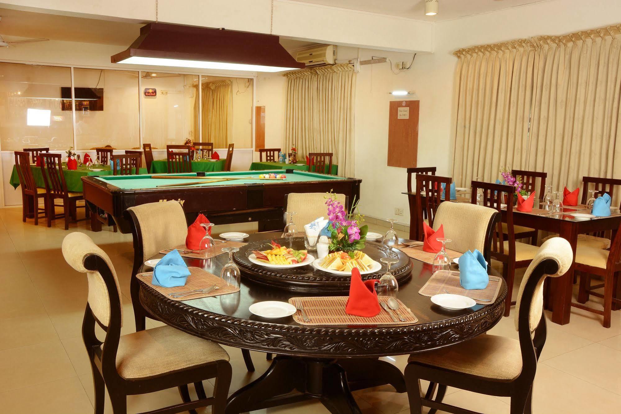 Mount Breeze Hotel Dehiwala-Mount Lavinia Bagian luar foto