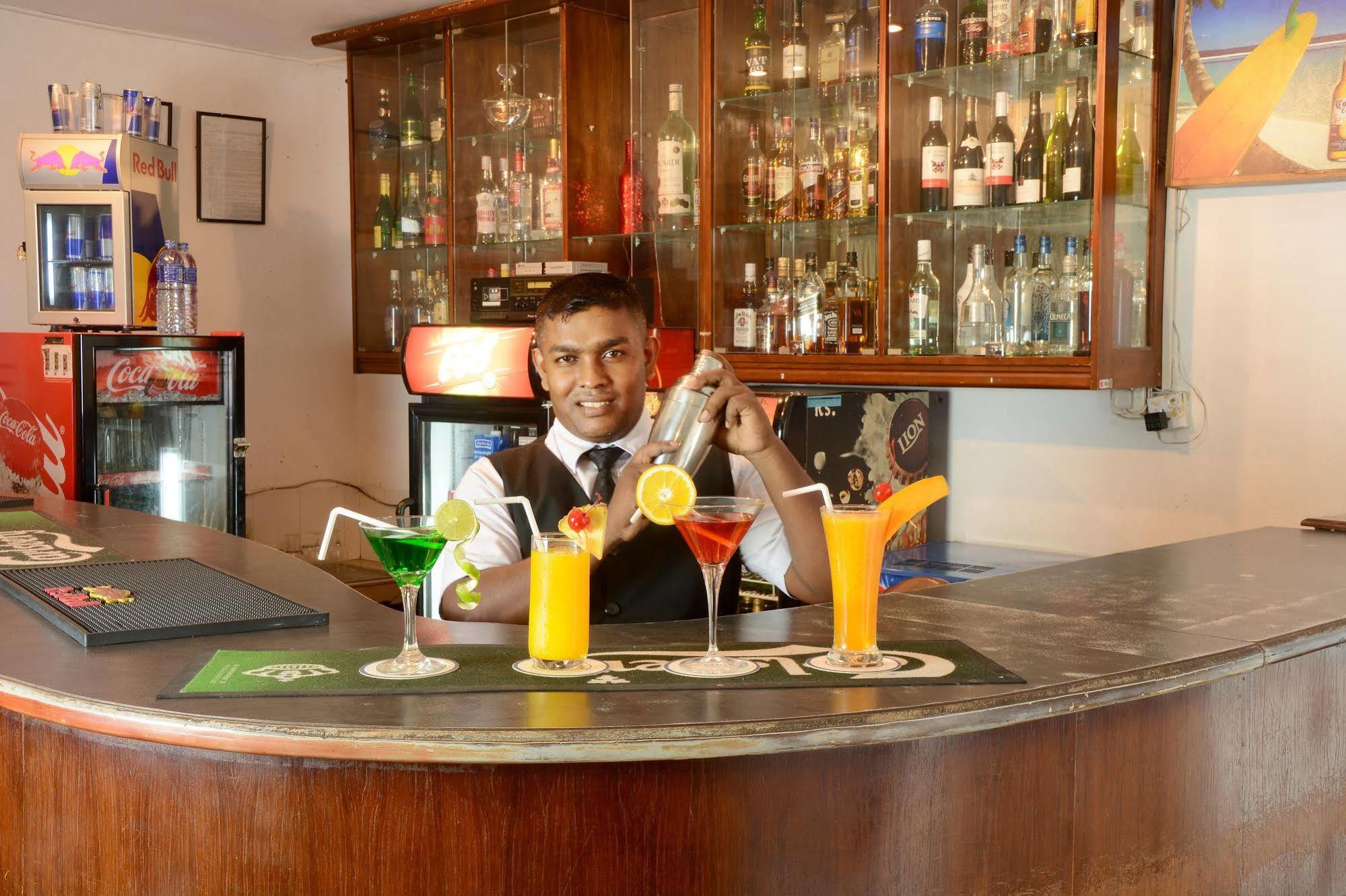 Mount Breeze Hotel Dehiwala-Mount Lavinia Bagian luar foto
