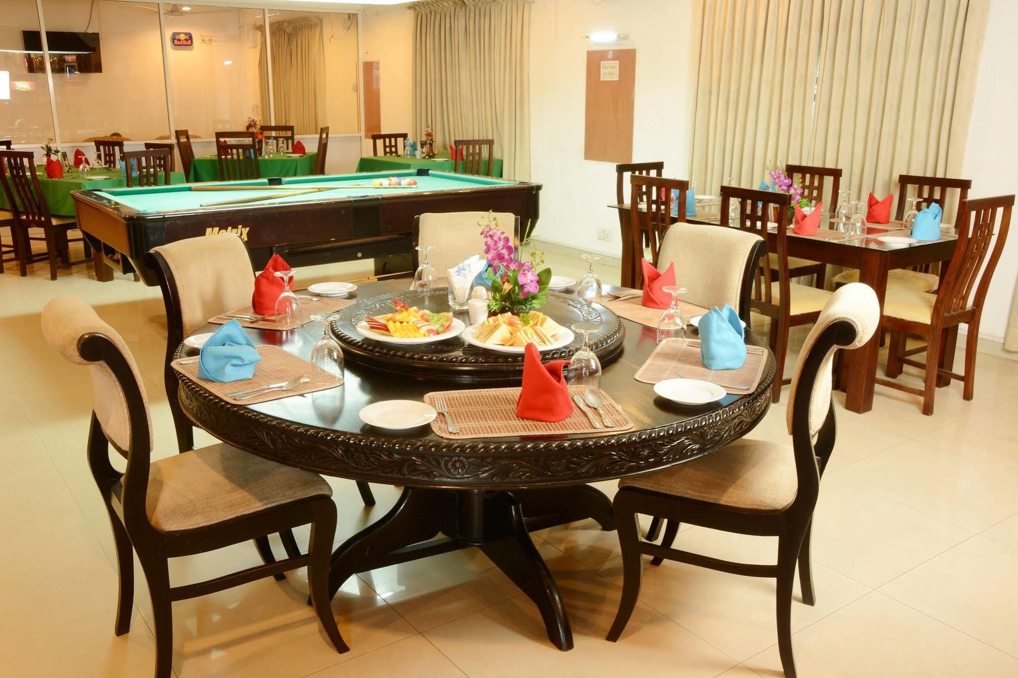 Mount Breeze Hotel Dehiwala-Mount Lavinia Bagian luar foto