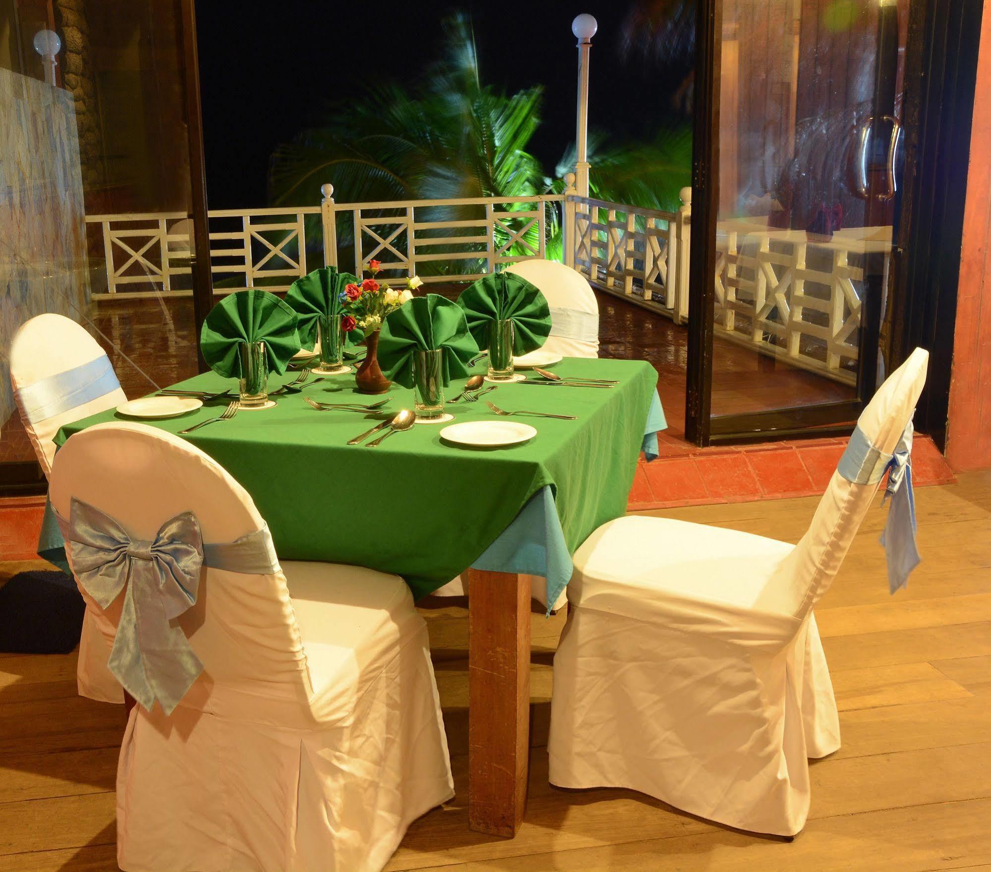 Mount Breeze Hotel Dehiwala-Mount Lavinia Bagian luar foto
