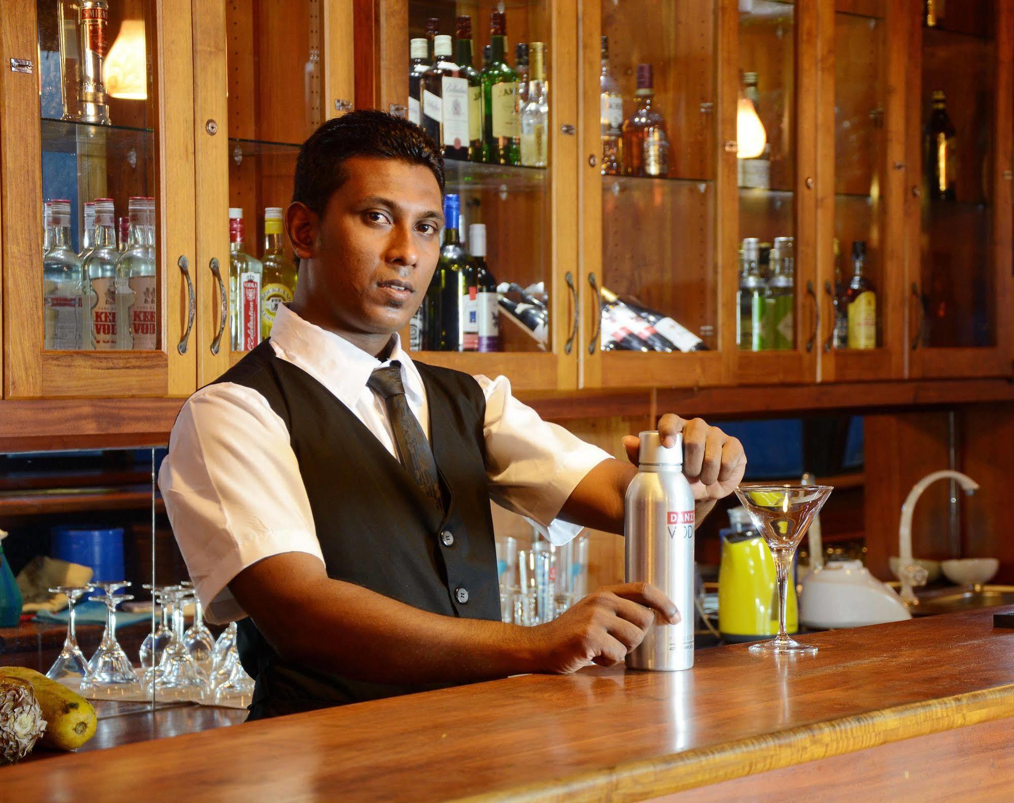 Mount Breeze Hotel Dehiwala-Mount Lavinia Bagian luar foto