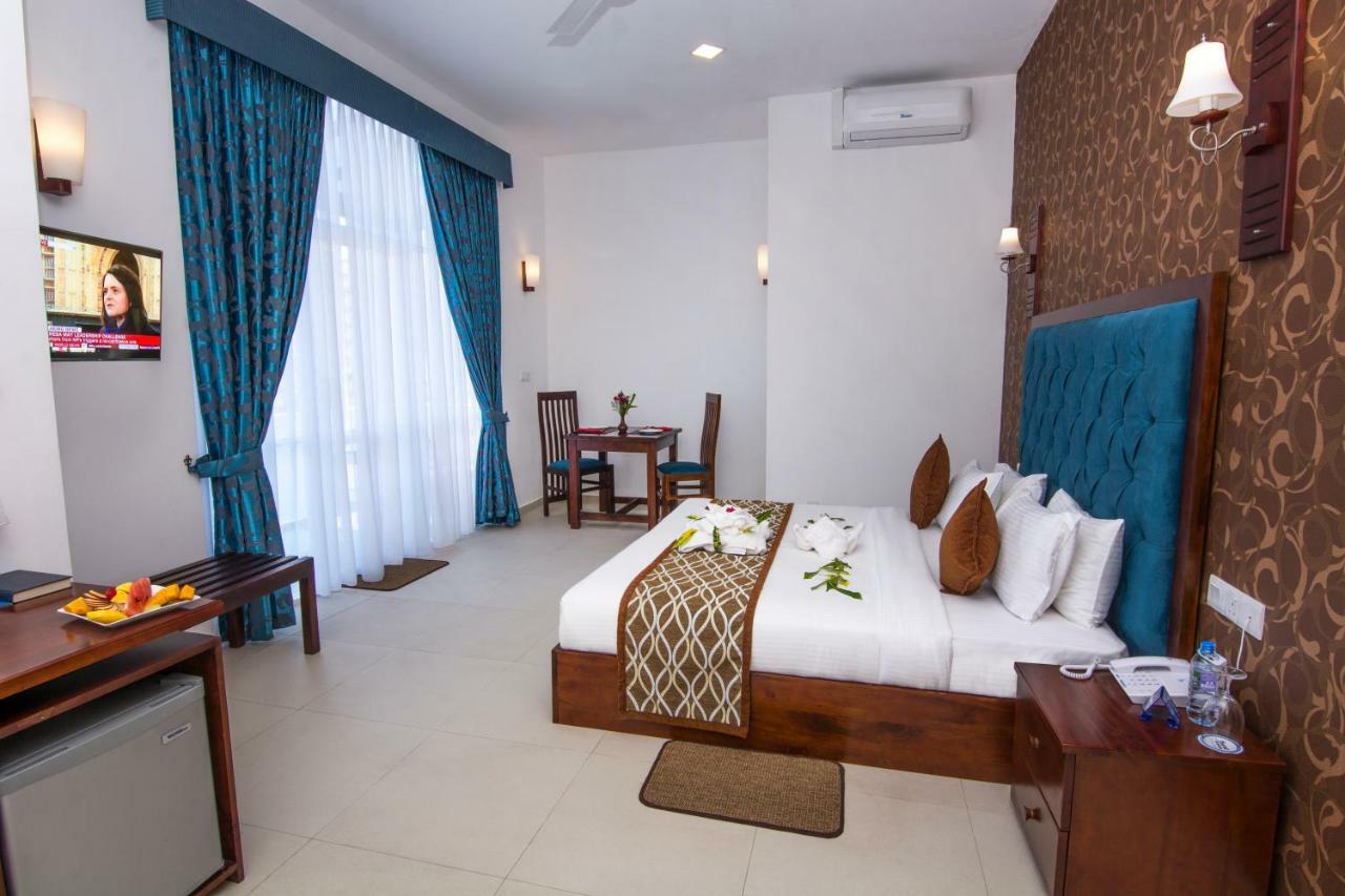 Mount Breeze Hotel Dehiwala-Mount Lavinia Bagian luar foto