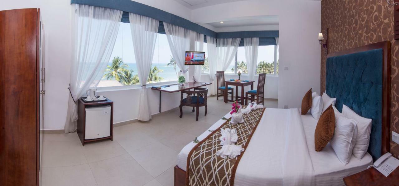Mount Breeze Hotel Dehiwala-Mount Lavinia Bagian luar foto