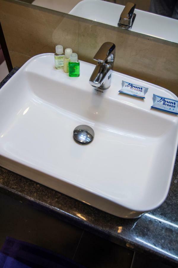 Mount Breeze Hotel Dehiwala-Mount Lavinia Ruang foto